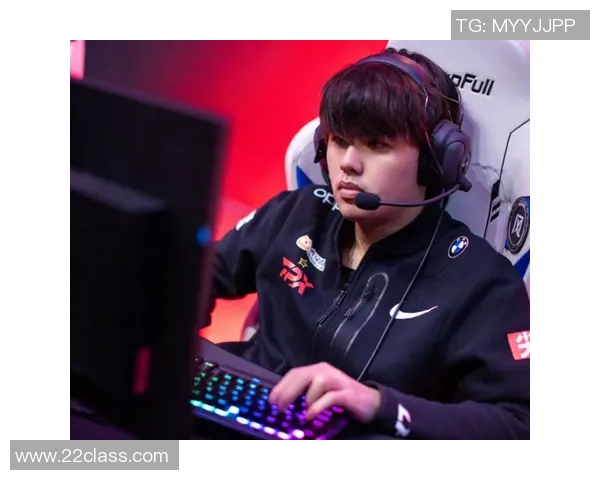 FPX战队配合引发热议玩家与评论员观点大相径庭